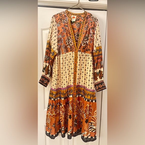 Dresses & Skirts - Farm Rio Ainika midi dress size Large